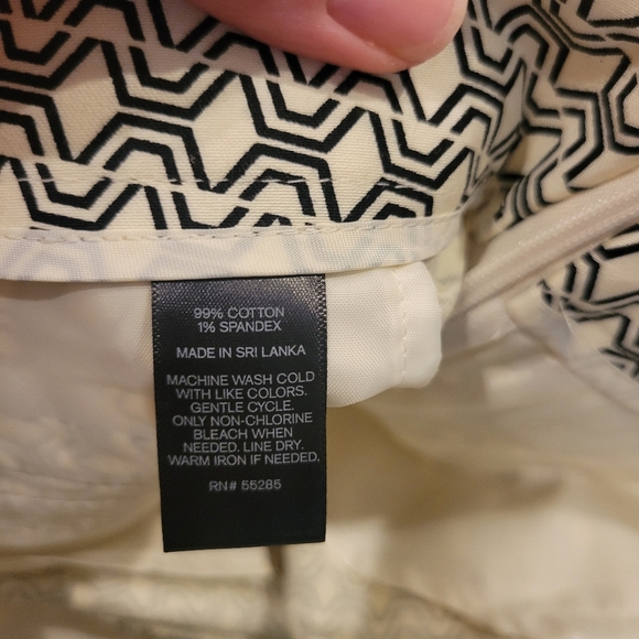 Express Geometric Black And White Shorts Size 2 - Picture 4 of 10